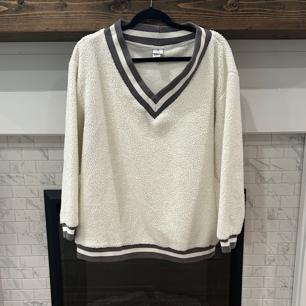 Echo Cream and Gray V-Neck Sherpa sleepwear Sweater 4 for $20